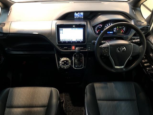 ノア Ｓｉ　フルタイム４ＷＤ　ナビ＆ＴＶ　両側オートスライドドア　リアクーラー　ＬＥＤヘッドライト　スマートキー　クルーズコントロール　フルセグ　ＥＳＣ　フルフラット　寒冷地仕様車　３列シート　ＥＴＣ車載器（2枚目）