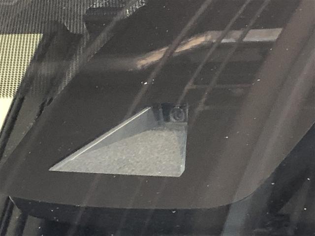 プリウス S 衝突軽減 4wd エアコン LEDヘッドライト ナビ バックガイドモニター クルコン 寒冷地仕様 ETC車載器 盗難防止システム メモリナビ パワーステアリング AC100V カーテンエアバック(4枚目)