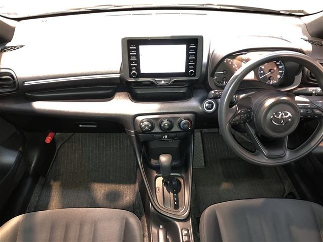 ヤリス Ｘ　追突防止装置　ＶＳＣ　スマートキー＆プッシュスタート　イモビライザー　寒冷地仕様　Ｂカメラ　マニュアルエアコン　ＥＴＣ付　ナビ　Ａクルコン　アイドリングストップ　レンタアップ　４ＷＤ　パワーウインドウ（2枚目）