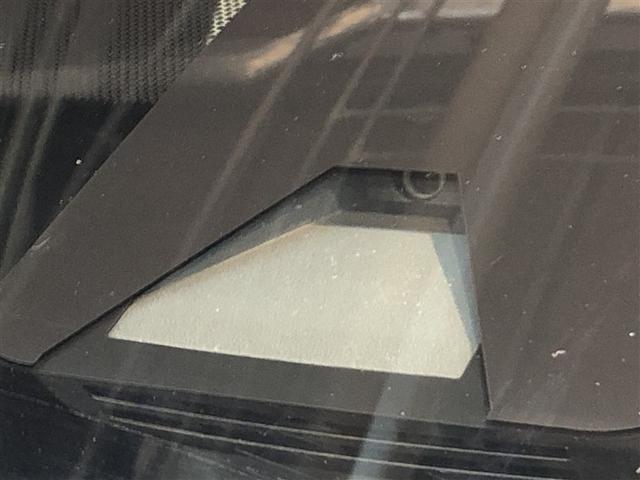 ヤリス Ｘ　追突防止装置　ＶＳＣ　スマートキー＆プッシュスタート　イモビライザー　寒冷地仕様　Ｂカメラ　マニュアルエアコン　ＥＴＣ付　ナビ　Ａクルコン　アイドリングストップ　レンタアップ　４ＷＤ　パワーウインドウ（4枚目）