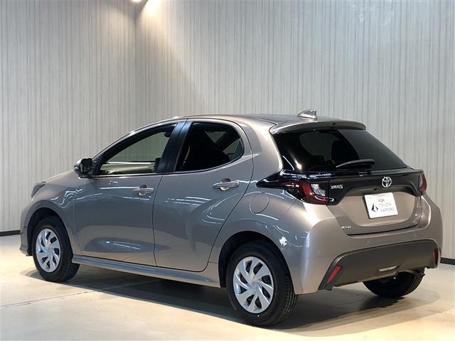 ヤリス Ｘ　追突防止装置　ＶＳＣ　スマートキー＆プッシュスタート　イモビライザー　寒冷地仕様　Ｂカメラ　マニュアルエアコン　ＥＴＣ付　ナビ　Ａクルコン　アイドリングストップ　レンタアップ　４ＷＤ　パワーウインドウ（7枚目）