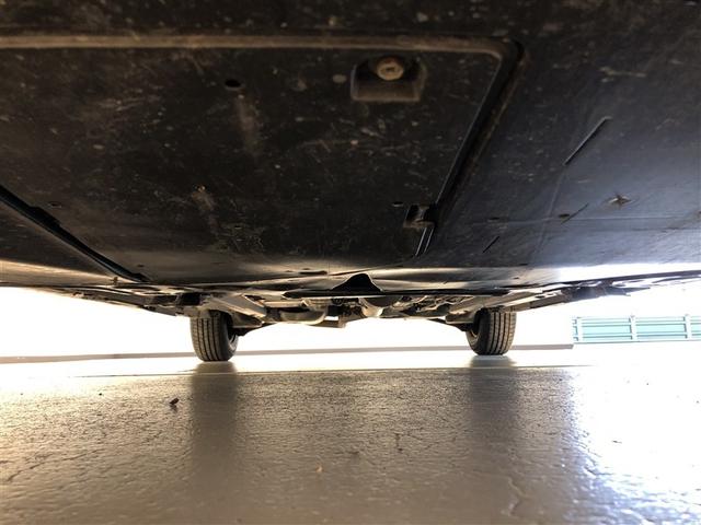 ヤリス Ｘ　追突防止装置　ＶＳＣ　スマートキー＆プッシュスタート　イモビライザー　寒冷地仕様　Ｂカメラ　マニュアルエアコン　ＥＴＣ付　ナビ　Ａクルコン　アイドリングストップ　レンタアップ　４ＷＤ　パワーウインドウ（8枚目）