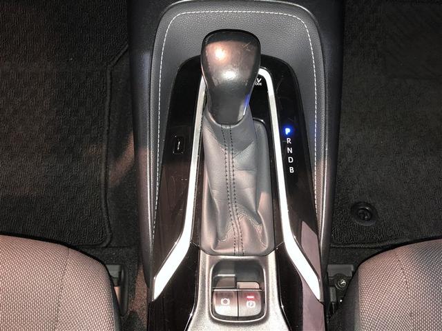 カローラ ハイブリッド　Ｓ　クルーズコントロール　ＬＥＤライト　ＥＴＣ　Ｂカメラ　４ＷＤ　ＴＳＳ　ミュージックプレイヤー接続可　メモリーナビ　アイドリングストップ　ドラレコ　アルミホイール　寒冷地仕様　横滑り防止機能（19枚目）
