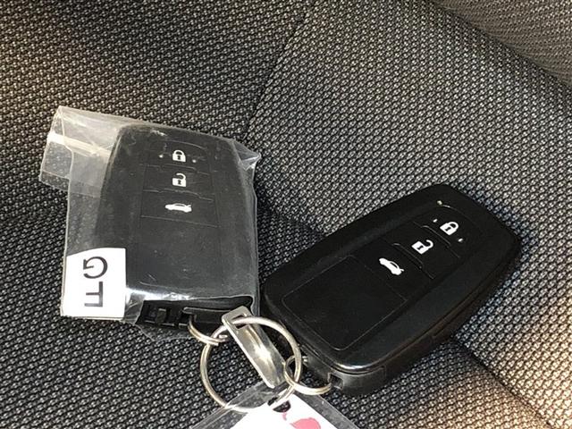 カローラ ハイブリッド　Ｓ　クルーズコントロール　ＬＥＤライト　ＥＴＣ　Ｂカメラ　４ＷＤ　ＴＳＳ　ミュージックプレイヤー接続可　メモリーナビ　アイドリングストップ　ドラレコ　アルミホイール　寒冷地仕様　横滑り防止機能（21枚目）