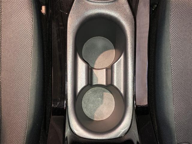 カローラ ハイブリッド　Ｓ　クルーズコントロール　ＬＥＤライト　ＥＴＣ　Ｂカメラ　４ＷＤ　ＴＳＳ　ミュージックプレイヤー接続可　メモリーナビ　アイドリングストップ　ドラレコ　アルミホイール　寒冷地仕様　横滑り防止機能（31枚目）