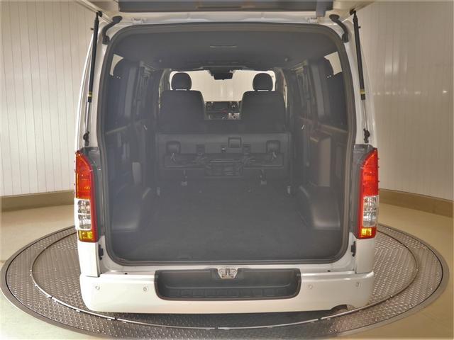 ハイエースバン スーパーＧＬ　ダークプライムＩＩ　寒冷地　ＡＣ　助手席エアバック　地デジ　盗難防止システム　４ＷＤ車　ＥＴＣ付き　ＤＶＤ　ＬＥＤヘッドランプ　エアＢ　ナビ＆ＴＶ　メモリーナビ　横滑り防止　前席パワーウィンドウ　ＡＣ１００　パワステ（11枚目）