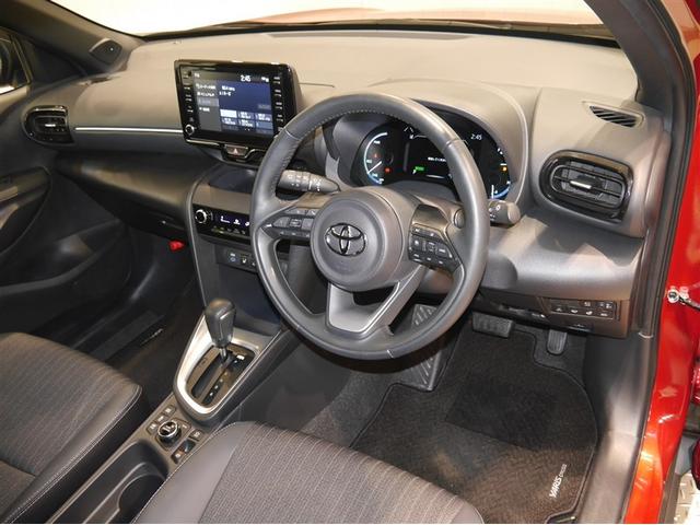 ヤリスクロス ハイブリッドZ クルーズC 横滑防止装置 リアカメラ ワンオーナー車 LEDライト 盗難防止装置 電動シート ドライブレコーダー AW キーレス 寒冷地仕様 スマートキー ABS 4WD ETC AC100V(4枚目)