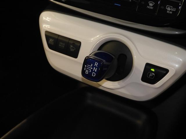プリウス Ｓ　衝突軽減　４ｗｄ　フルセグＴＶ　エアコン　ＬＥＤヘッドライト　バックガイドモニター　クルコン　寒冷地仕様　ＥＴＣ車載器　盗難防止システム　メモリナビ　パワーステアリング　カーテンエアバック　ＡＢＳ（6枚目）