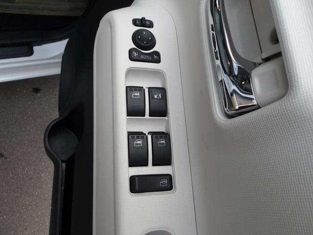 ムーヴキャンバス ストライプスＧ　４ＷＤ　スマートアシスト　両側パワースライドドア　ＬＥＤヘッドライト　オートライト　ＣＤチューナー　運転席助手席シートヒーター　オートエアコン　電動パーキングブレーキ　前後コーナーセンサー（29枚目）