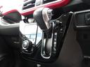 インパネシフト。操作しやすい位置です。なおこの車両にはステアリングにパドルシフトを装備しており、積極的なシフト操作も楽しめます。