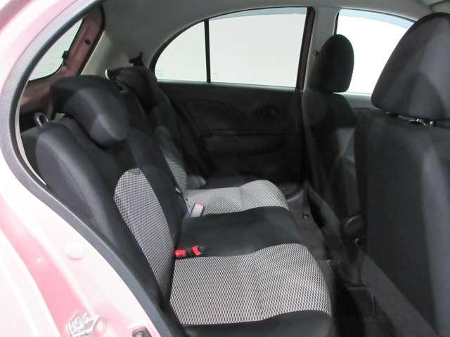 開放感たっぷりの室内に触り心地も座り心地も上質なシ-トでロングドライブも快適