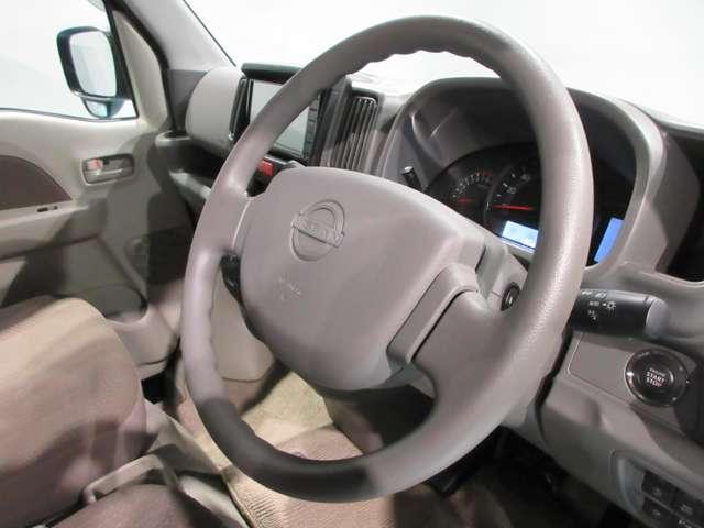 軽く操作しやすいウレタン素材のハンドルです