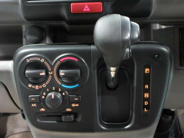 操作がしやすいダイヤル式マニュアルエアコンです