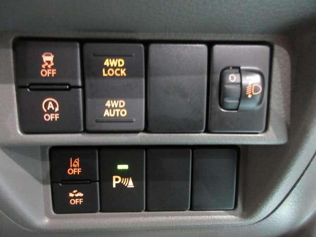 赤信号などで停止した際に一定の条件を満たすと自動的にエンジンが停止するアイドリングストップ信号待ちなどの停車中にエンジンを停止させ燃料節約と排出ガス軽減のダブルの効果があります