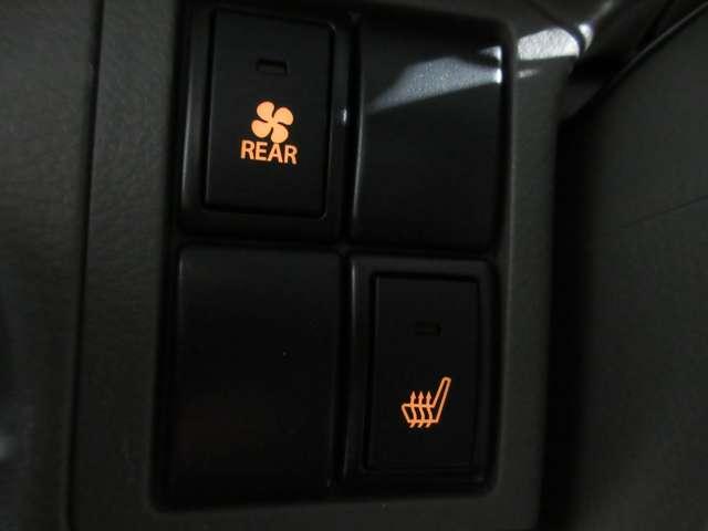 寒い日も安心です運転席側シ-トヒ-タ-シ-ト付いています。