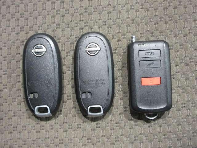 ポケットやカバンに入れたままドアの開閉ができるインテリジェントキーです純正エンジンスターターも付いています