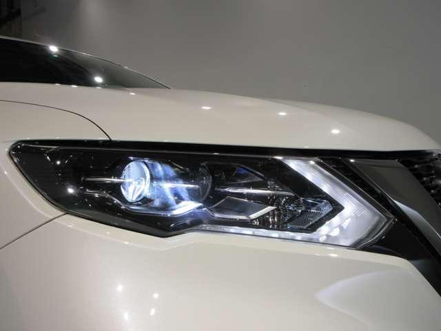 エクストレイル ２．０　２０Ｘｉ　Ｖセレクション　２列車　４ＷＤ　アラウンドビューモニター（13枚目）