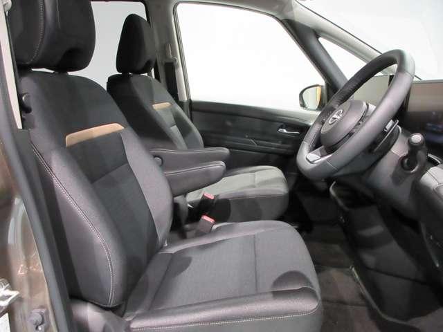 セレナ 2.0 ハイウェイスターV 4WD アラウンドビューモニター NCナビ(4枚目)