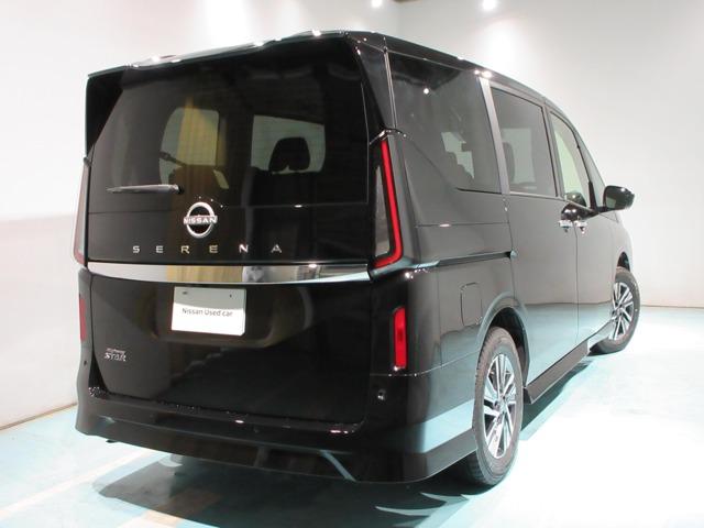 セレナ ２．０　ハイウェイスターＶ　４ＷＤ　アラウンドビューモニター（2枚目）