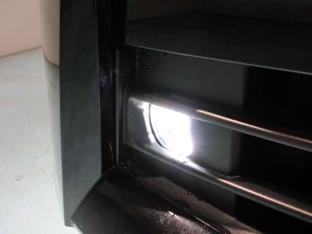 セレナ ２．０　ハイウェイスターＶ　４ＷＤ　アラウンドビューモニター（18枚目）