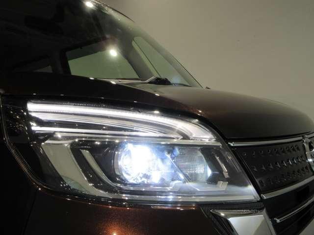 デイズルークス ６６０　ハイウェイスター　Ｘターボ　４ＷＤ　プレミアムグラデーションインテリア（13枚目）