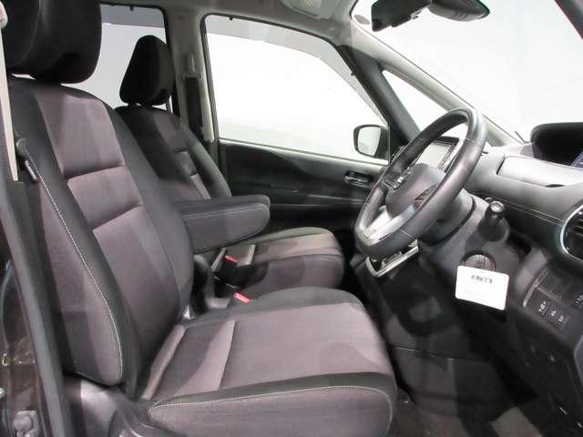 セレナ ２．０　ハイウェイスター　ＶセレクションＩＩ　４ＷＤ　アラウンドビューモニター（6枚目）