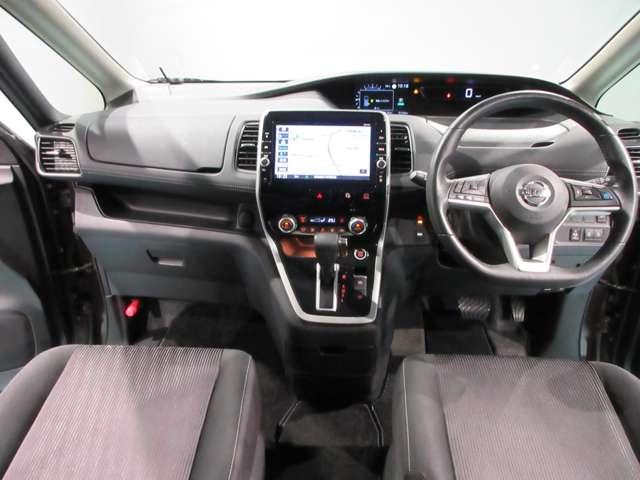 セレナ ２．０　ハイウェイスター　ＶセレクションＩＩ　４ＷＤ　アラウンドビューモニター（7枚目）