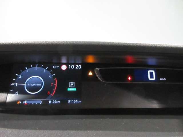 セレナ ２．０　ハイウェイスター　ＶセレクションＩＩ　４ＷＤ　アラウンドビューモニター（10枚目）