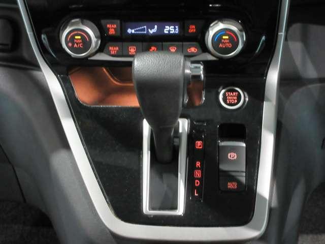 セレナ ２．０　ハイウェイスター　ＶセレクションＩＩ　４ＷＤ　アラウンドビューモニター（11枚目）