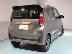 納車前に入念な点検整備をさせていただきます。もちろん全車走行距離無制限のワイド保証付ですので安心してお乗りいただけます。 5