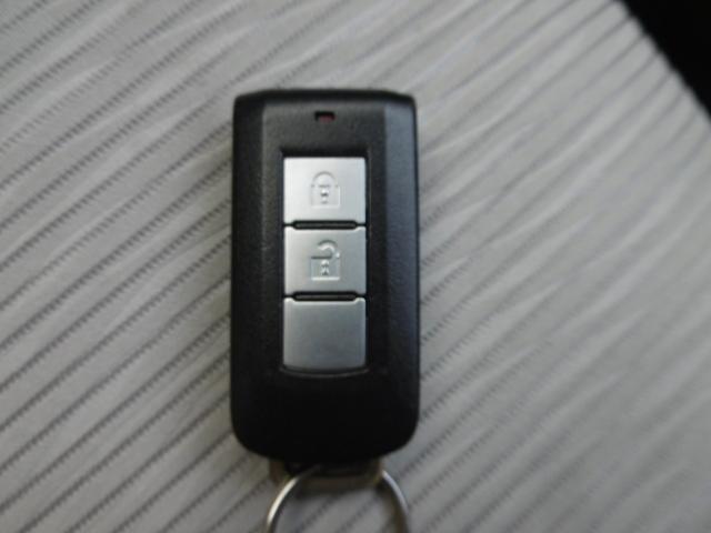 ｅＫワゴン Ｇ　４ＷＤ　プッシュスタート　シートヒーター　バックミニター　純正アルミ（8枚目）