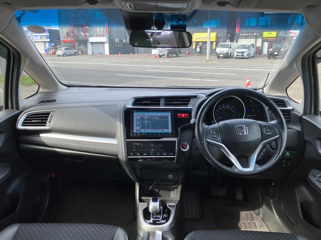 フィットハイブリッド Ｌパッケージ　４ＷＤ　純正ナビ　バックカメラ　ＬＥＤヘッドライト　プッシュスタート　スマートキー　ＥＴＣ（6枚目）