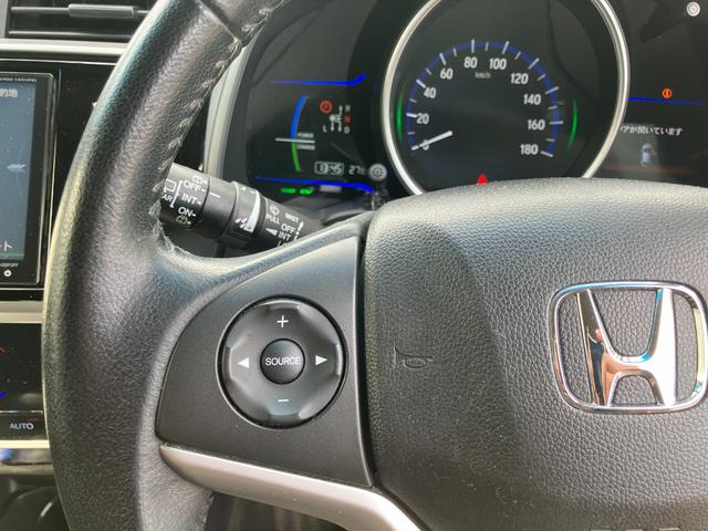 フィットハイブリッド Ｌパッケージ　４ＷＤ　純正ナビ　バックカメラ　ＬＥＤヘッドライト　プッシュスタート　スマートキー　ＥＴＣ（12枚目）