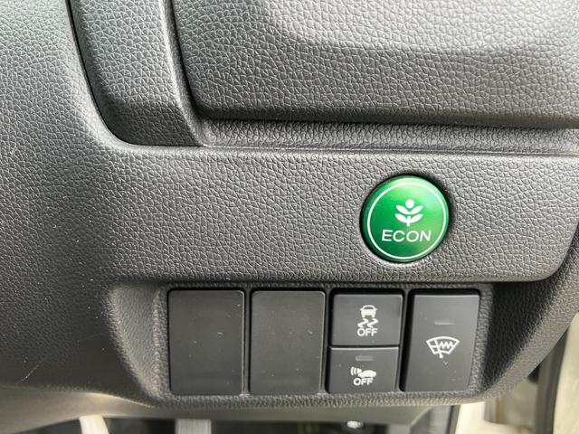 フィットハイブリッド Ｌパッケージ　４ＷＤ　純正ナビ　バックカメラ　ＬＥＤヘッドライト　プッシュスタート　スマートキー　ＥＴＣ（14枚目）