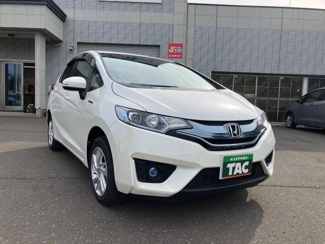 フィットハイブリッド Ｌパッケージ　４ＷＤ　純正ナビ　バックカメラ　ＬＥＤヘッドライト　プッシュスタート　スマートキー　ＥＴＣ（16枚目）