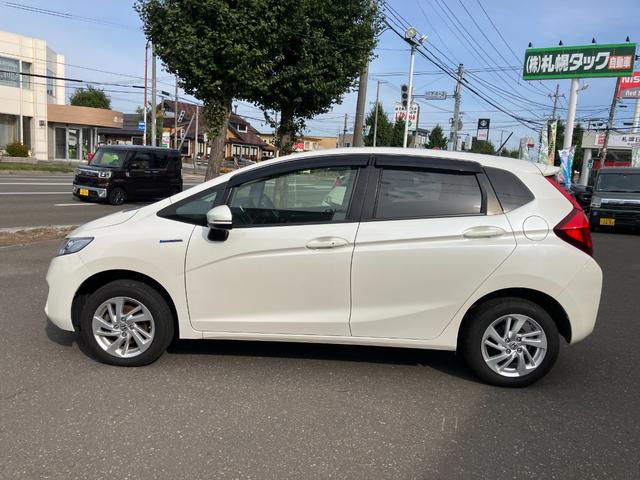 フィットハイブリッド Ｌパッケージ　４ＷＤ　純正ナビ　バックカメラ　ＬＥＤヘッドライト　プッシュスタート　スマートキー　ＥＴＣ（18枚目）