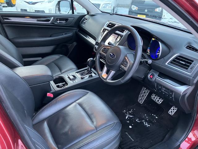 レガシィアウトバック リミテッド　４ＷＤ　純正ナビ　バックカメラ　パワーバックドア　革シート　プッシュスタート　スマートキー（2枚目）