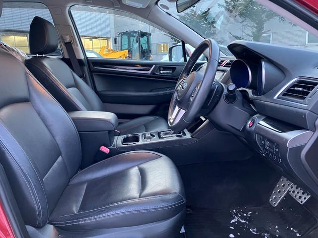 レガシィアウトバック リミテッド　４ＷＤ　純正ナビ　バックカメラ　パワーバックドア　革シート　プッシュスタート　スマートキー（3枚目）