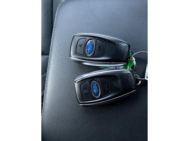 レガシィアウトバック リミテッド　４ＷＤ　純正ナビ　バックカメラ　パワーバックドア　革シート　プッシュスタート　スマートキー（10枚目）