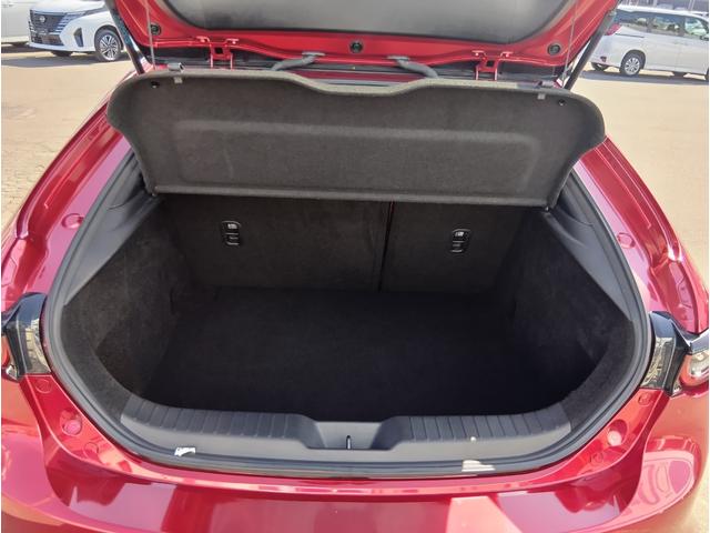 ＭＡＺＤＡ３ファストバック ２０Ｓバーガンディ　セレクション　４ＷＤ　ドライブレコーダー　ＥＴＣ　全周囲カメラ　ＴＶ　クリアランスソナー　オートクルーズコントロール　衝突被害軽減システム　アルミホイール　オートマチックハイビーム　オートライト　ＬＥＤヘッドランプ（27枚目）