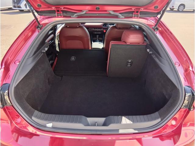 ＭＡＺＤＡ３ファストバック ２０Ｓバーガンディ　セレクション　４ＷＤ　ドライブレコーダー　ＥＴＣ　全周囲カメラ　ＴＶ　クリアランスソナー　オートクルーズコントロール　衝突被害軽減システム　アルミホイール　オートマチックハイビーム　オートライト　ＬＥＤヘッドランプ（31枚目）