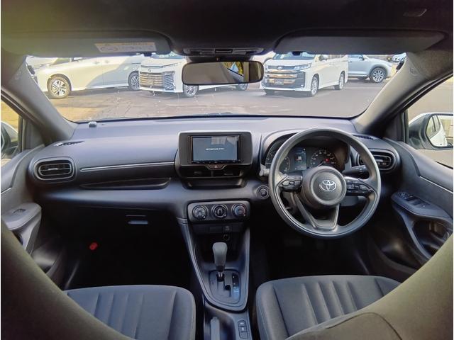 ヤリス Ｘ　４ＷＤ　ＥＴＣ　バックカメラ　ＴＶ　クリアランスソナー　オートクルーズコントロール　レーンアシスト　衝突被害軽減システム　オートマチックハイビーム　オートライト　スマートキー　ＣＶＴ　盗難防止システム（2枚目）