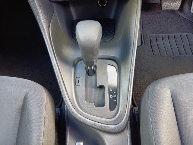 ヤリス Ｘ　４ＷＤ　ＥＴＣ　バックカメラ　ＴＶ　クリアランスソナー　オートクルーズコントロール　レーンアシスト　衝突被害軽減システム　オートマチックハイビーム　オートライト　スマートキー　ＣＶＴ　盗難防止システム（8枚目）