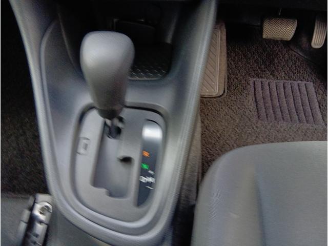 ヤリス Ｘ　４ＷＤ　ＥＴＣ　バックカメラ　ＴＶ　クリアランスソナー　オートクルーズコントロール　レーンアシスト　衝突被害軽減システム　オートマチックハイビーム　スマートキー　ＣＶＴ　盗難防止システム（7枚目）