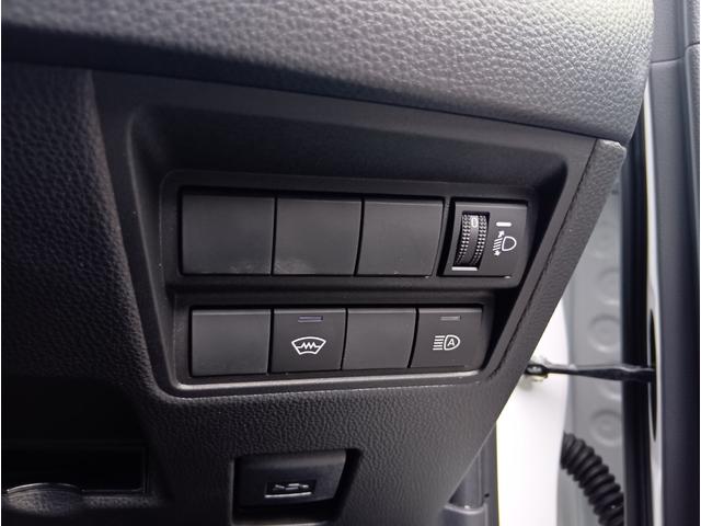 ヤリス Ｘ　４ＷＤ　ＥＴＣ　バックカメラ　ＴＶ　クリアランスソナー　オートクルーズコントロール　レーンアシスト　衝突被害軽減システム　オートマチックハイビーム　スマートキー　ＣＶＴ　盗難防止システム（11枚目）