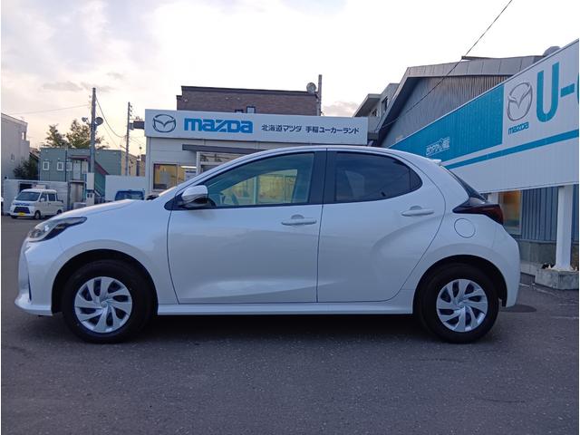 ヤリス Ｘ　４ＷＤ　ＥＴＣ　バックカメラ　ＴＶ　クリアランスソナー　オートクルーズコントロール　レーンアシスト　衝突被害軽減システム　オートマチックハイビーム　スマートキー　ＣＶＴ　盗難防止システム（13枚目）