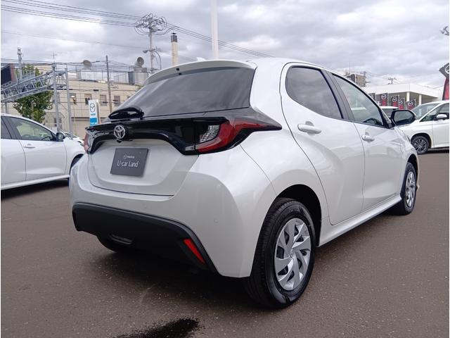 ヤリス Ｘ　４ＷＤ　ＥＴＣ　バックカメラ　ＴＶ　クリアランスソナー　オートクルーズコントロール　レーンアシスト　衝突被害軽減システム　オートマチックハイビーム　スマートキー　ＣＶＴ　盗難防止システム（15枚目）