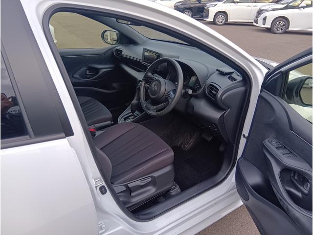 ヤリス Ｘ　４ＷＤ　ＥＴＣ　バックカメラ　ＴＶ　クリアランスソナー　オートクルーズコントロール　レーンアシスト　衝突被害軽減システム　オートマチックハイビーム　スマートキー　ＣＶＴ　盗難防止システム（28枚目）