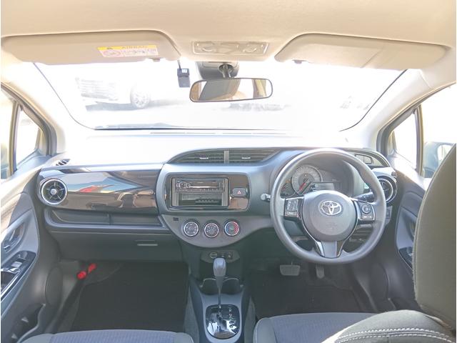 ヴィッツ Ｆ　セーフティーエディションＩＩ　４ＷＤ　ドライブレコーダー　クリアランスソナー　レーンアシスト　衝突被害軽減システム　アルミホイール　オートマチックハイビーム　スマートキー　電動格納ミラー　ＣＶＴ　盗難防止システム　衝突安全ボディ（2枚目）