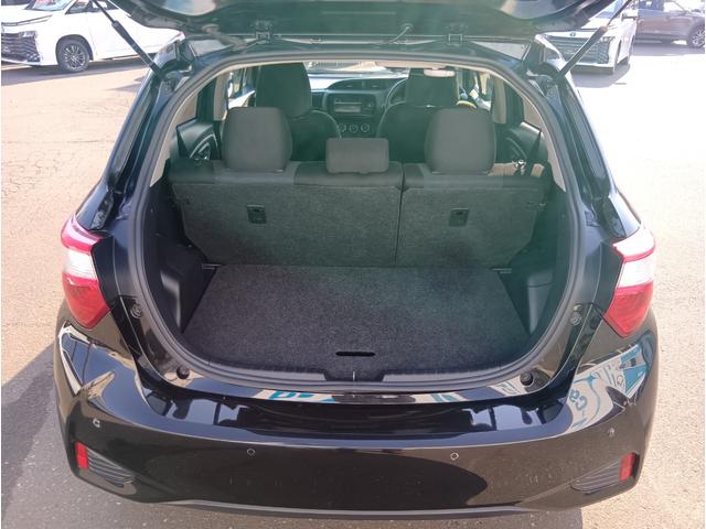 ヴィッツ Ｆ　セーフティーエディションＩＩ　４ＷＤ　ドライブレコーダー　クリアランスソナー　レーンアシスト　衝突被害軽減システム　アルミホイール　オートマチックハイビーム　スマートキー　電動格納ミラー　ＣＶＴ　盗難防止システム　衝突安全ボディ（17枚目）